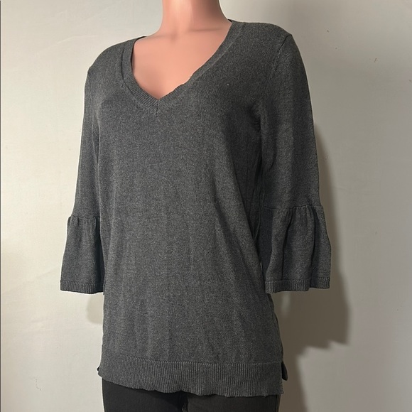 Gap Gray Women’s Light Top Sweater Size Large  V- Neck  Bell Sleeves - Picture 1 of 12